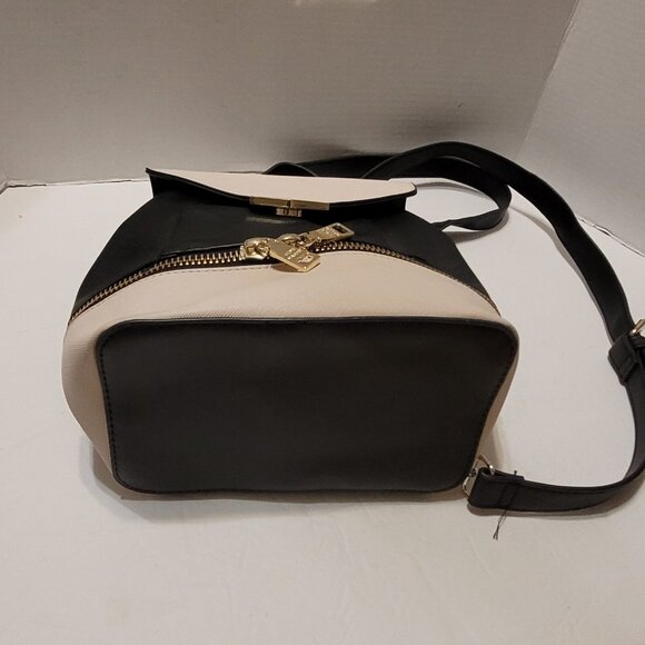 Steve Madden Backpack Purse Black and Cream inside pockets Bag - Picture 13 of 14